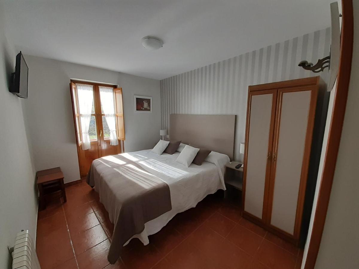 La Casona Del Jou Guest House Ortiguero Ngoại thất bức ảnh