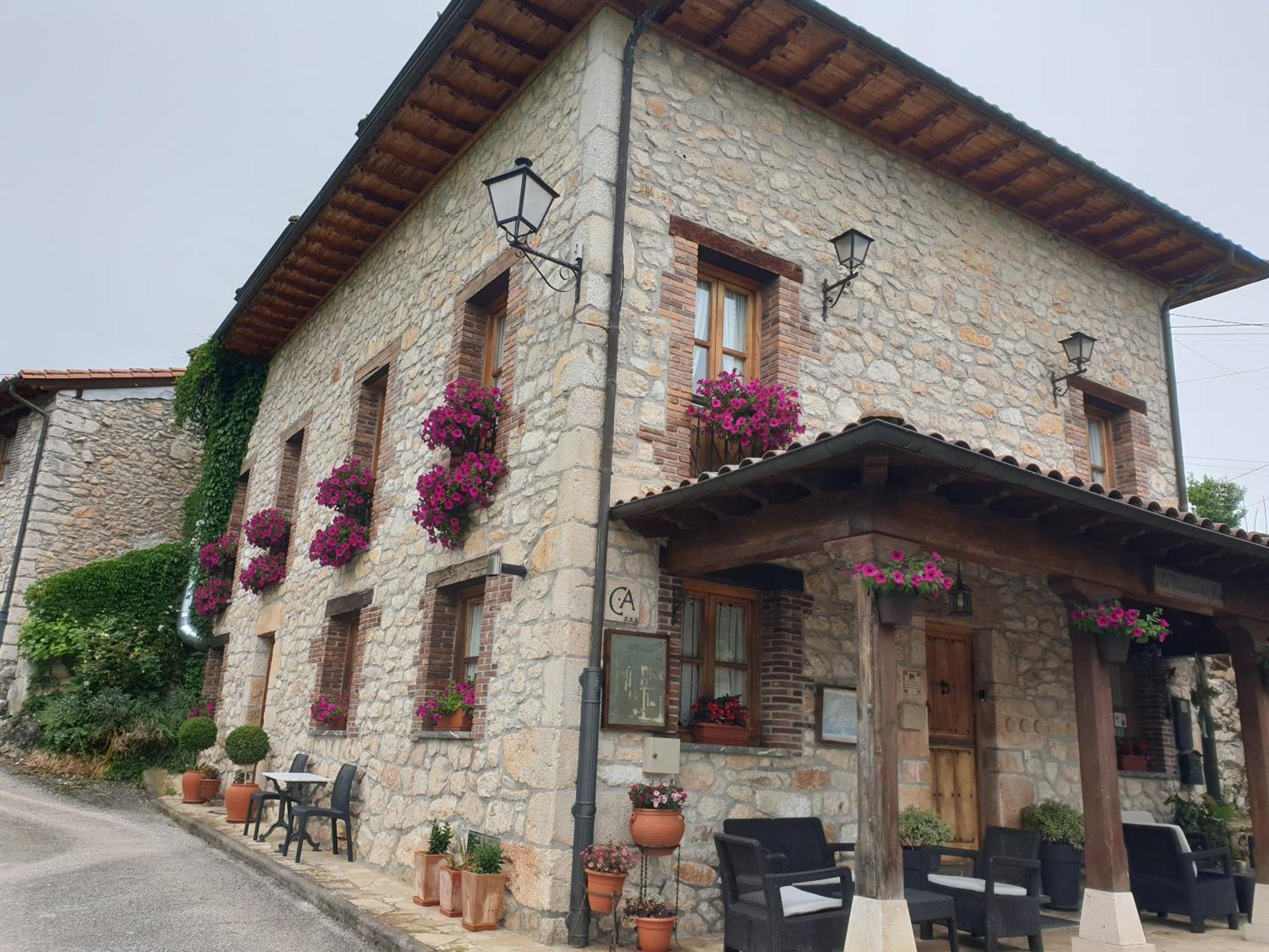 La Casona Del Jou Guest House Ortiguero Ngoại thất bức ảnh